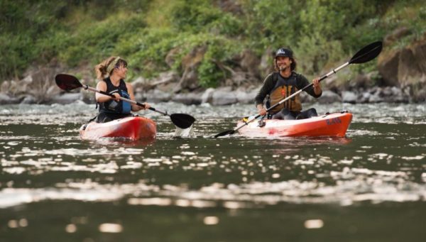 Couple kayaking at the Willamette River