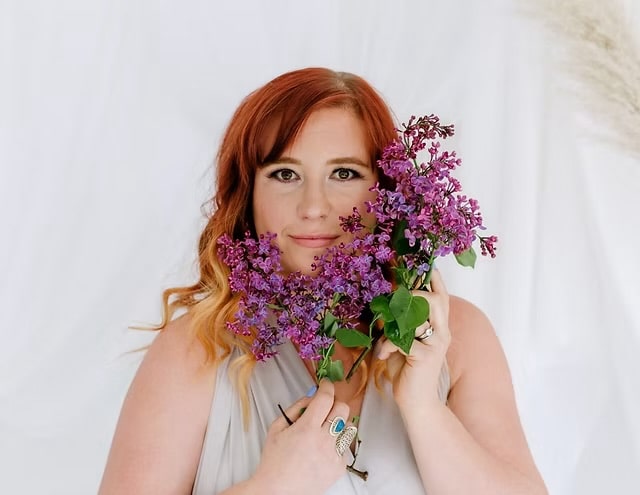 Photo of musician Courtney Freed who will be playing at Aurora Vineyards in Aurora, Oregon during this event